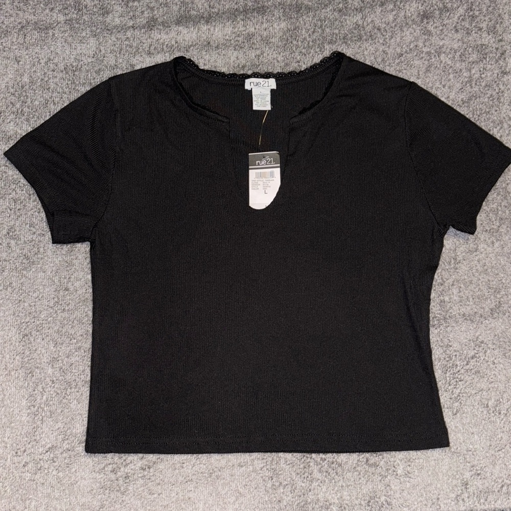 NWT Ribbed Black Cropped Tee